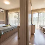 Golden Sands Apartment Апартамент