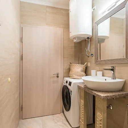 Golden Sands Apartment *